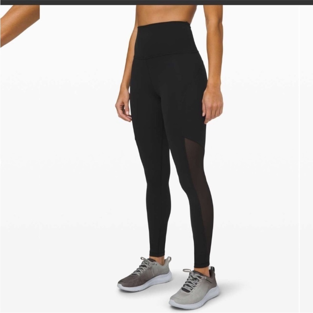 Lululemon Mastered Motion High-Rise Tight 28"
Size 4